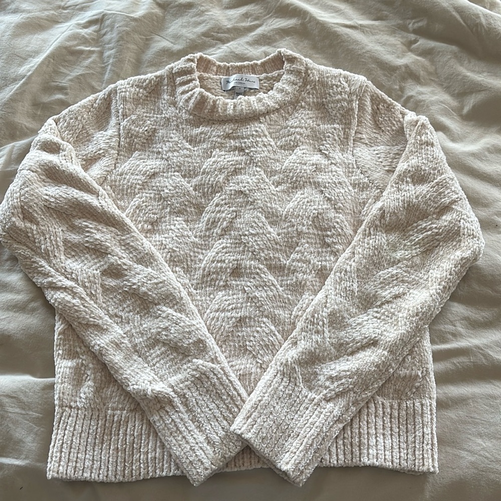 Beautiful full and warm Michael Stars sweater in rich cream color.